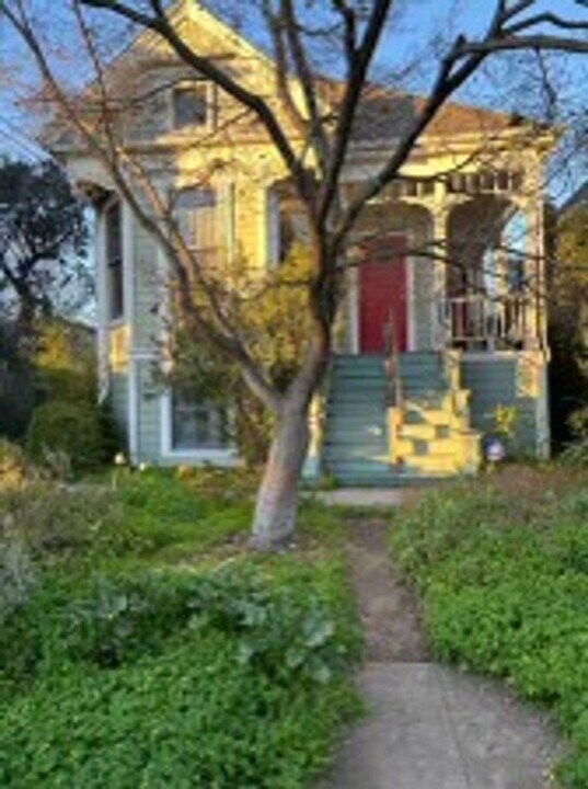 486 38th St in Oakland, CA - Building Photo