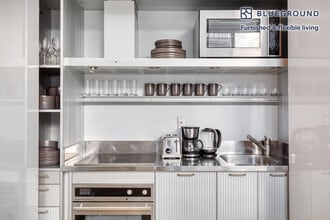 18 W 48th St in New York, NY - Building Photo - Building Photo