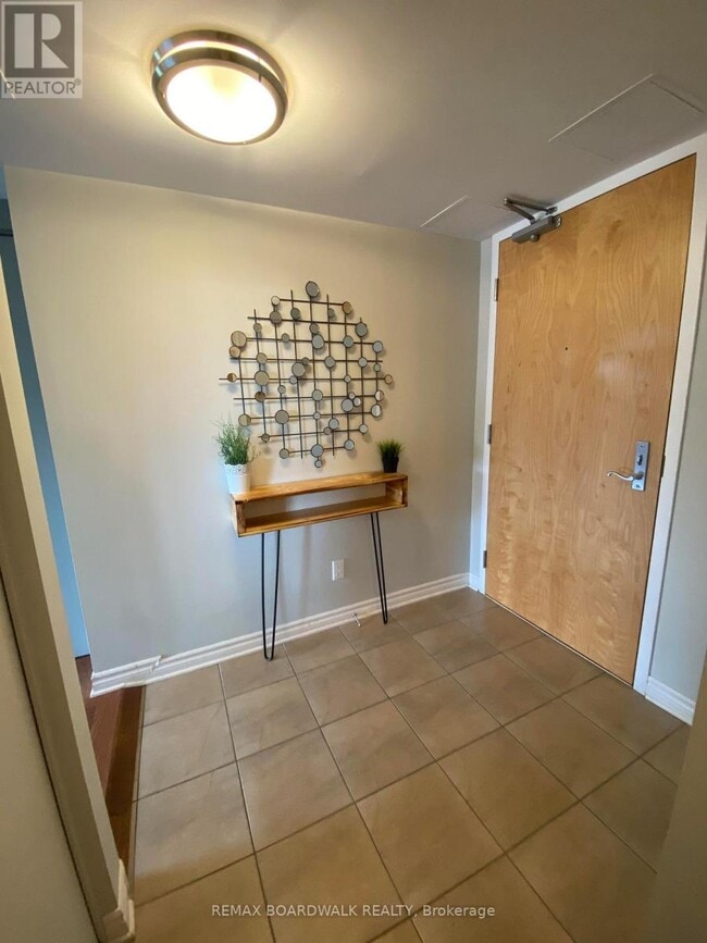 250 Lett St in Ottawa, ON - Building Photo - Building Photo