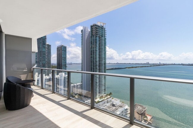 460 NE 28th St, Unit 3105 in Miami, FL - Building Photo - Building Photo