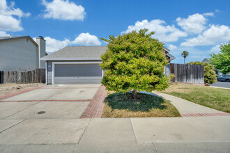 8970 Bramblewood Way in Elk Grove, CA - Building Photo - Building Photo