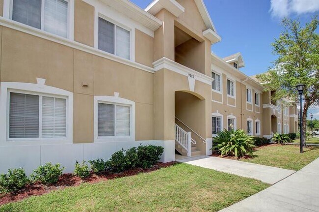 9523 Newdale Way-Unit -APT 102 in Riverview, FL - Building Photo - Building Photo