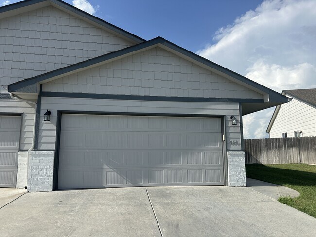 property at 464 S Longbranch Dr