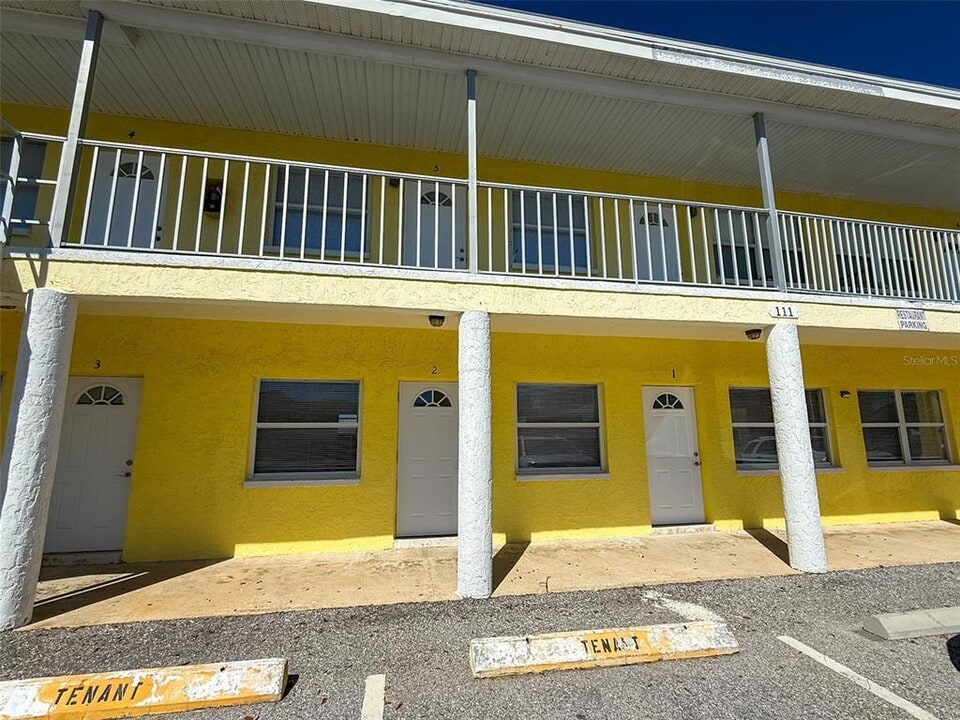 111 177th Ave W in Redington Shores, FL - Building Photo