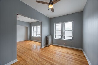 1319 W Estes Ave, Unit 17 in Chicago, IL - Foto de edificio - Building Photo