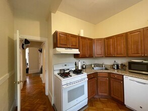 55 Adams St, Unit 2 in Somerville, MA - Foto de edificio - Building Photo