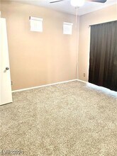 251 S Green Valley Pkwy in Henderson, NV - Foto de edificio - Building Photo