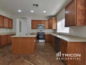 8809 W Gardenia Ave in Glendale, AZ - Building Photo - Building Photo