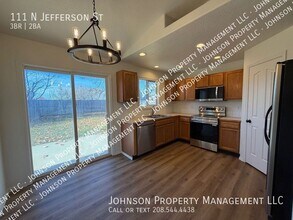 111 N Jefferson St in Nampa, ID - Foto de edificio - Building Photo