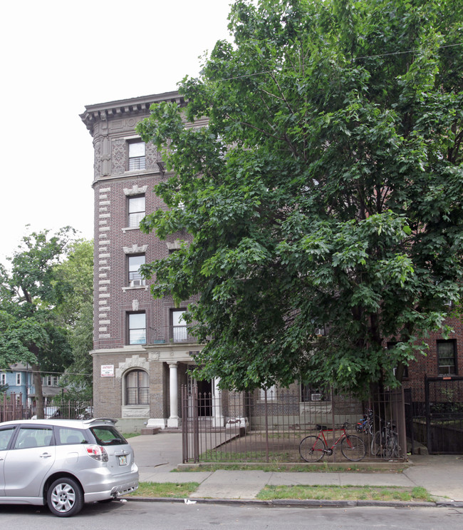 1618 Beverley Rd in Brooklyn, NY - Foto de edificio - Building Photo