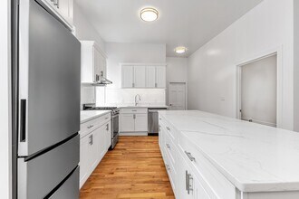 220 W Houston St in New York, NY - Building Photo - Building Photo