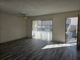 995 N Mollison Ave in El Cajon, CA - Building Photo