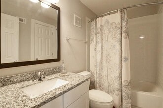 8787 Hammerly Blvd in Houston, TX - Building Photo - Building Photo