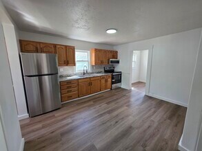 231 Tindolph Ave N in Thief River Falls, MN - Building Photo - Building Photo