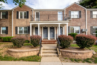22402 Horace Harding Expy in Oakland Gardens, NY - Building Photo - Building Photo