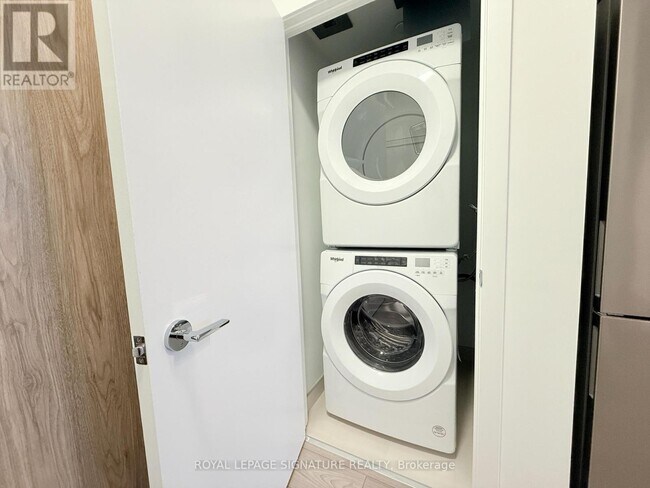 1007 The Queensway in Toronto, ON - Building Photo - Building Photo