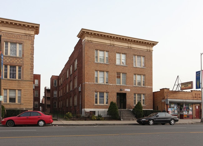 Pavilion Apartments in Hartford, CT - Building Photo - Building Photo