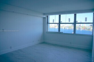 16570 NE 26th Ave in North Miami Beach, FL - Building Photo - Building Photo