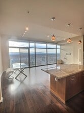 38 N Almaden Blvd in San Jose, CA - Foto de edificio - Building Photo