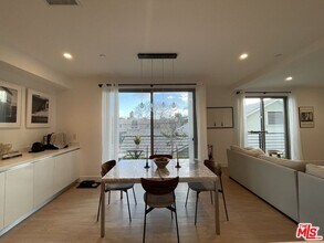 1206 N Sycamore Ave in Los Angeles, CA - Building Photo - Building Photo