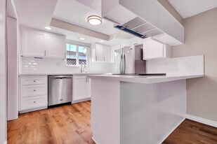 1909 Harriman Ln, Unit 3 in Redondo Beach, CA - Building Photo