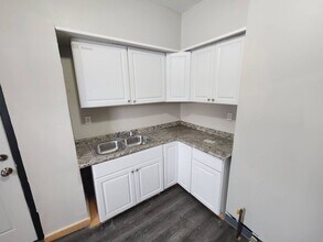 1264 E 111th St in Cleveland, OH - Building Photo - Building Photo