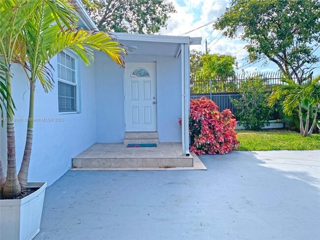 324 NW 52nd St in Miami, FL - Building Photo - Building Photo