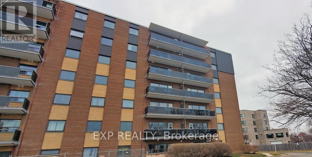 375 Scott St in St Catharines, ON - Building Photo