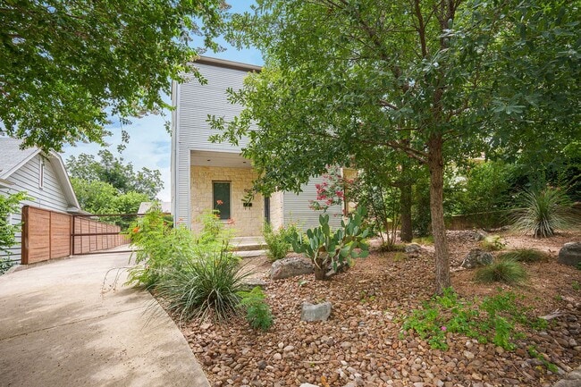 1506 W Mistletoe Ave in San Antonio, TX - Building Photo - Building Photo