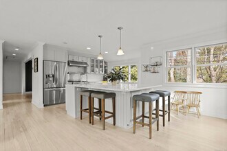 6 Meadowbank Rd in Greenwich, CT - Building Photo - Building Photo