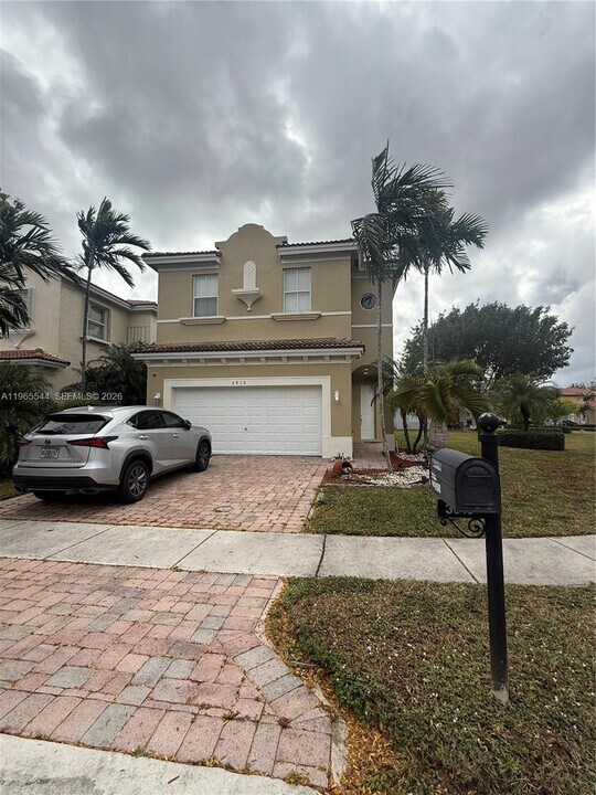 3910 NE 13th Dr in Homestead, FL - Building Photo