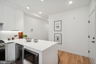 1623 Christian St in Philadelphia, PA - Building Photo - Building Photo