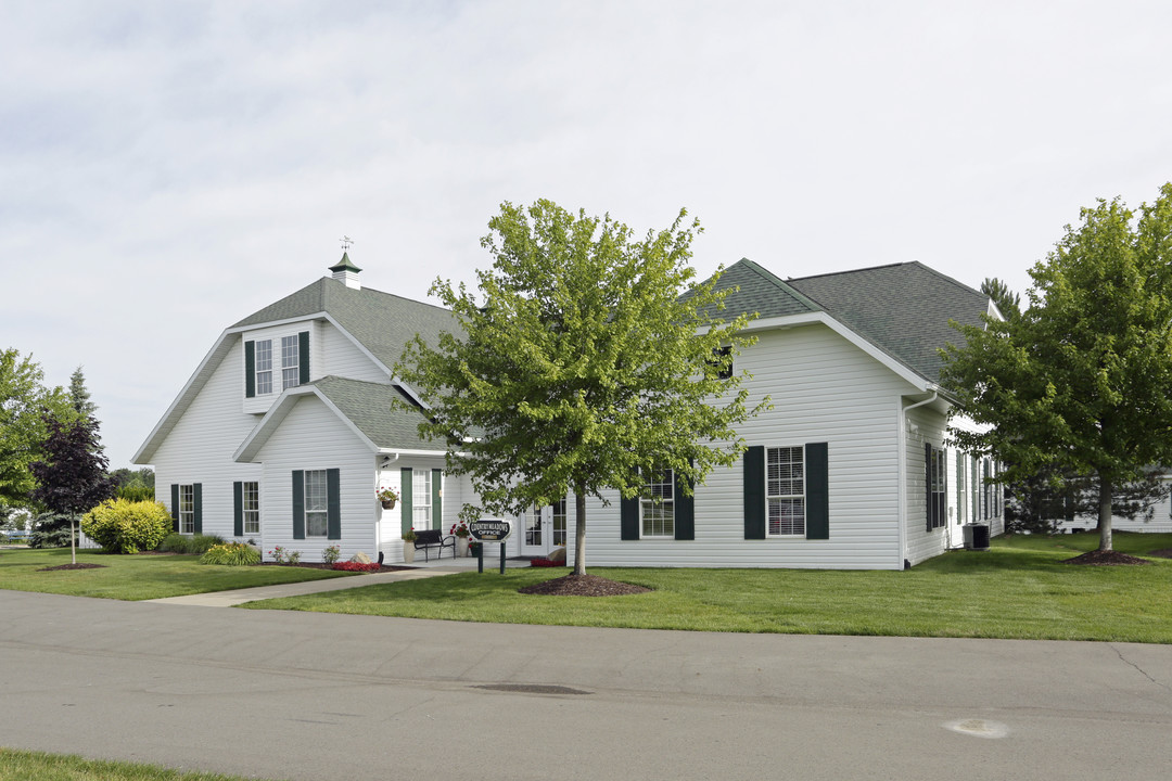 Country Meadows Village in Caledonia, MI - Foto de edificio