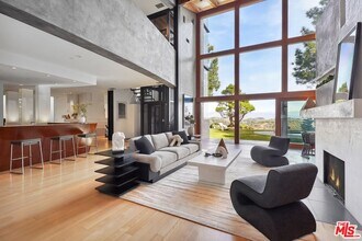 2238 Stradella Rd in Los Angeles, CA - Building Photo - Building Photo
