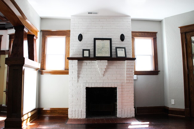 1208 S 7th St, Unit B in Springfield, IL - Building Photo - Building Photo