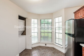 17263 Saturn Ln in Houston, TX - Building Photo - Building Photo