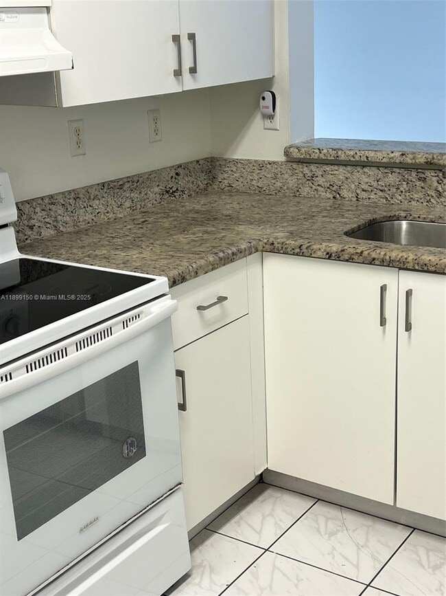 1185 NW 125th Pl in Miami, FL - Building Photo - Building Photo