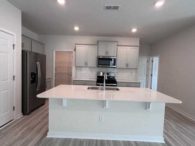 550 13th Ave Dr NE in Hickory, NC - Building Photo - Building Photo