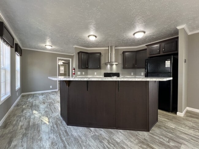 300 Caseybrook Ct in Browns Summit, NC - Foto de edificio - Building Photo