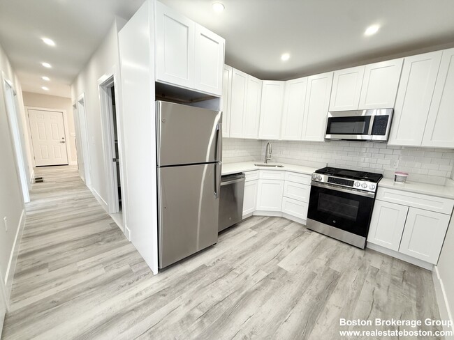 12 Cawfield St, Unit 1 in Boston, MA - Building Photo - Building Photo