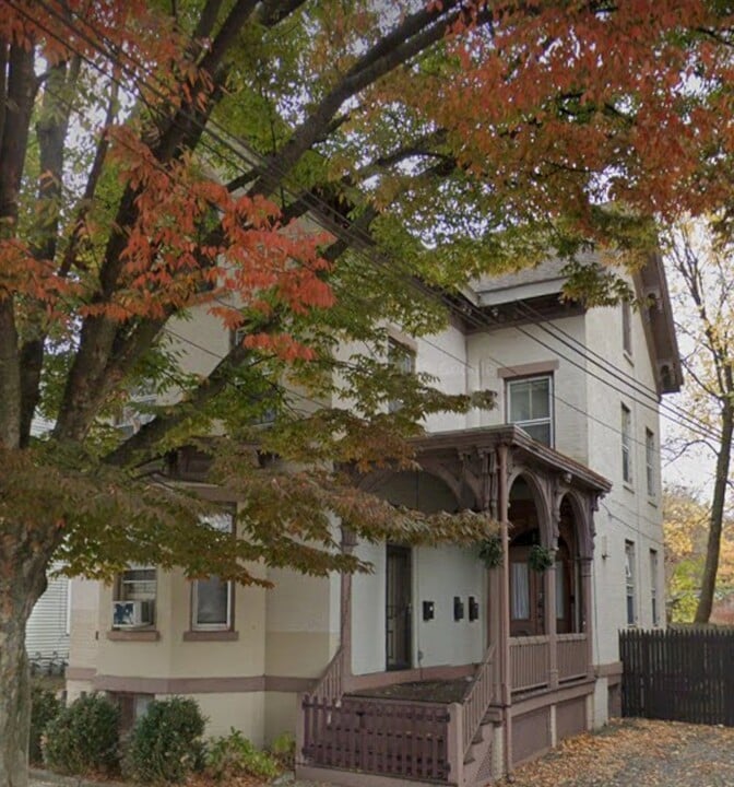 11 N Clover St, Unit 2 in Poughkeepsie, NY - Building Photo