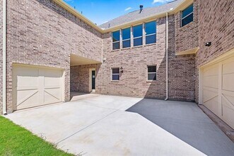 1100 Grapevine Dr in Mansfield, TX - Building Photo - Building Photo