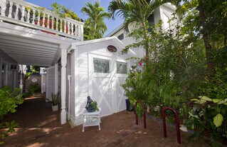 327 Margaret St in Key West, FL - Building Photo