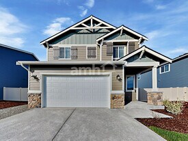 740 Dudley St in Enumclaw, WA - Building Photo