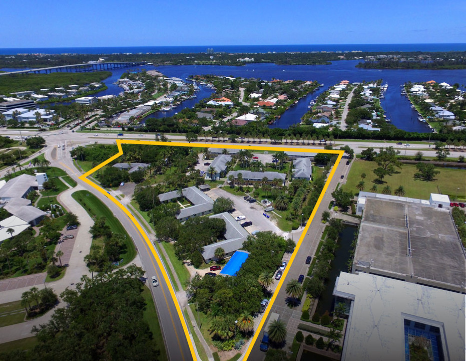 2545 Indian River Blvd in Vero Beach, FL - Building Photo