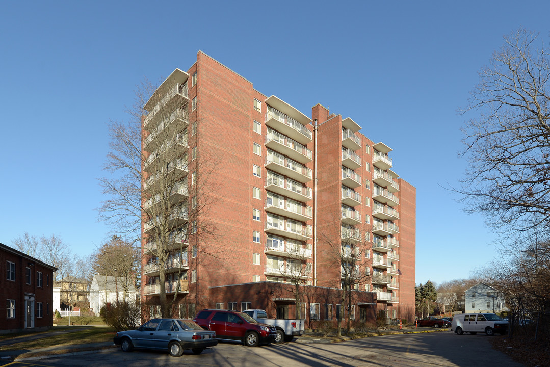 Swayer Towers in Quincy, MA - Building Photo