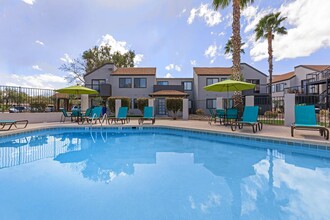 Overlook at Pantano in Tucson, AZ - Foto de edificio - Building Photo