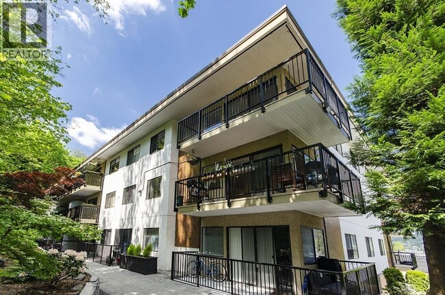 195 Mary St in Port Moody, BC - Building Photo - Building Photo