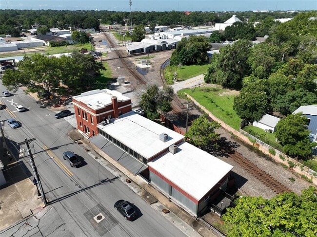 214 S Austin St in Brenham, TX - Building Photo - Building Photo
