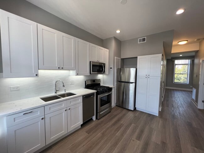 1227 W Ohio St in Chicago, IL - Building Photo - Building Photo